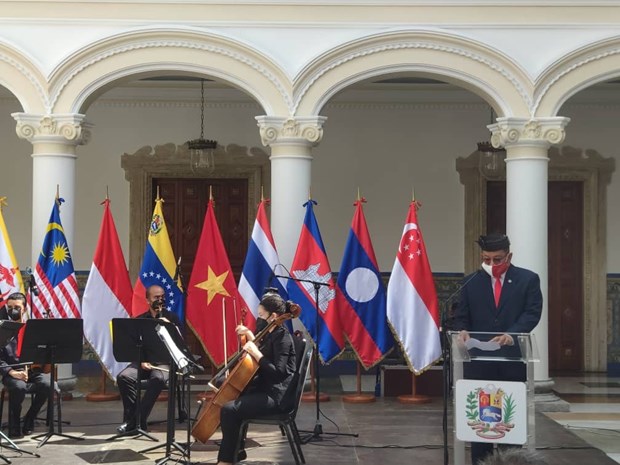 ASEAN’s 54th founding anniversary marked in Venezuela President of the ASEAN Committee in Caracas (ACC) Indonesia Ambassador Imam Edy Mulyono speaks at the event. (Photo: baoquocte.vn)