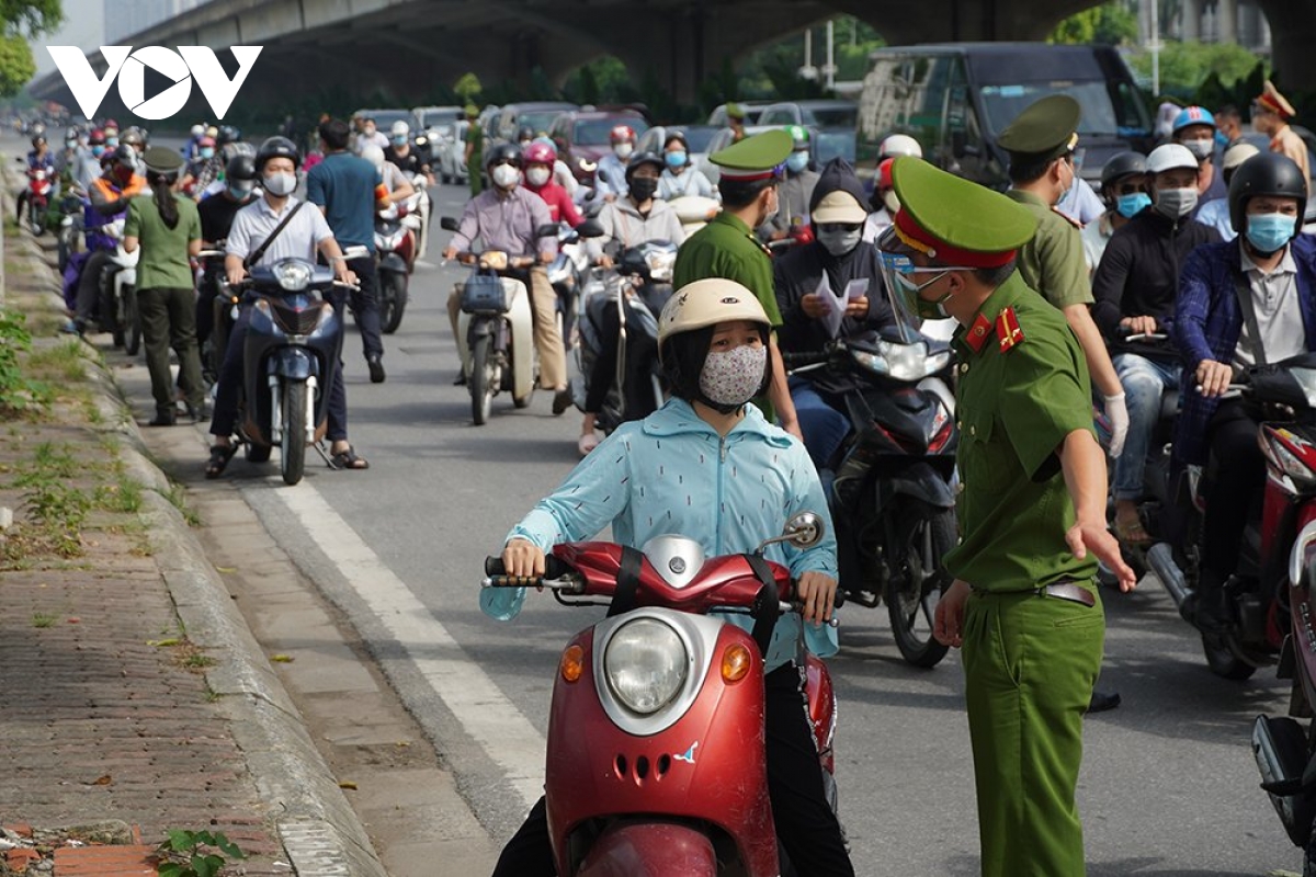 Những hy sinh thầm lặng của lực lượng công an trong đại dịch Covid-19