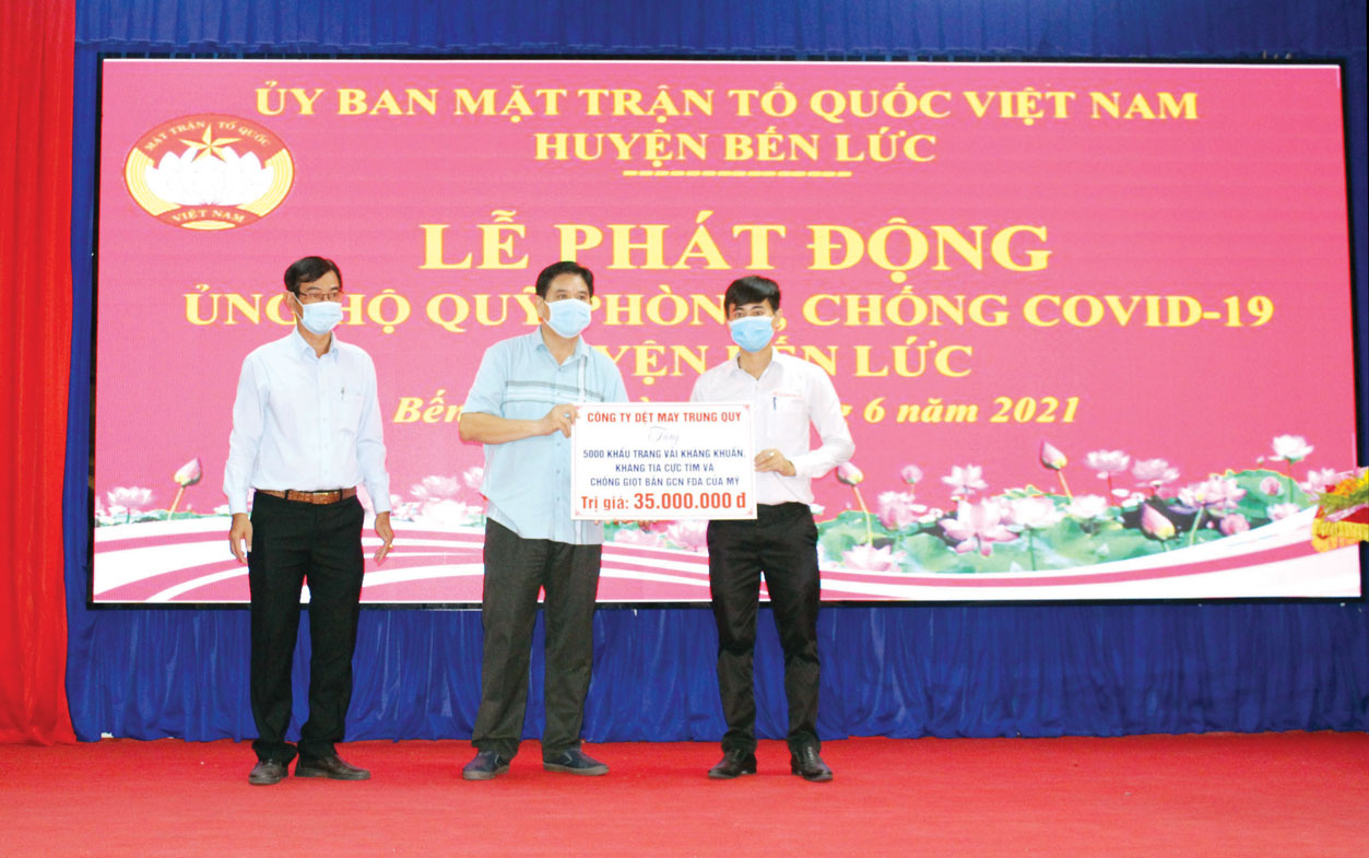 Đoàn kết xây dựng quê hương giàu đẹp Nhiều tổ chức, cá nhân, công ty, doanh nghiệp và người dân trong và ngoài huyện Bến Lức hỗ trợ Quỹ Phòng, chống dịch Covid-19