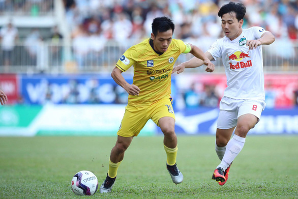 Dừng V-League 2021 vì dịch COVID-19
