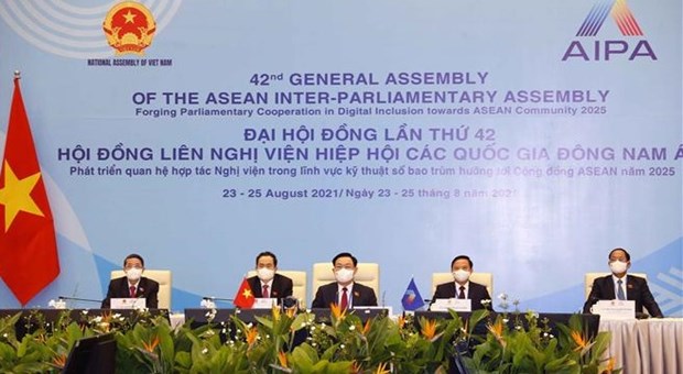 NA Chairman Vuong Dinh Hue attends AIPA-42 opening ceremony National Assembly Chairman Vuong Dinh Hue and other delegates of Vietnam attends the AIPA-42 opening ceremony via videoconference on August 23 morning (Photo: VNA)