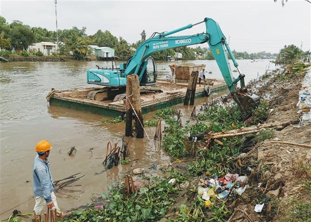 Bờ biển Tam Quan Bắc, thị xã Hoài Nhơn, tỉnh Bình Định bị sạt lở nghiêm trọng. (Ảnh: Nguyên Linh/TTXVN)