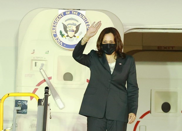 US Vice President Kamala Harris at Noi Bai International Airport (Photo: VNA)