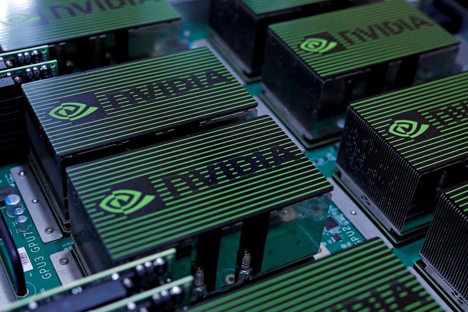 Intel, AMD và Nvidia đang tranh giành thị phần chip dùng trong trung tâm dữ liệu. Ảnh: REUTERS