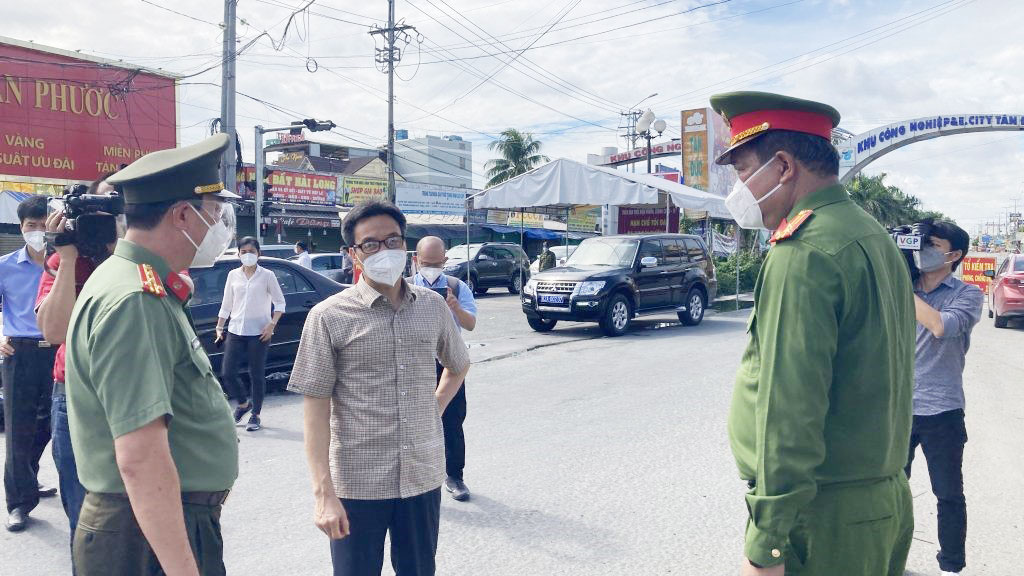 Phó Thủ tướng Vũ Đức Đam kiểm tra công tác phòng, chống dịch Covid-19 tại Long An