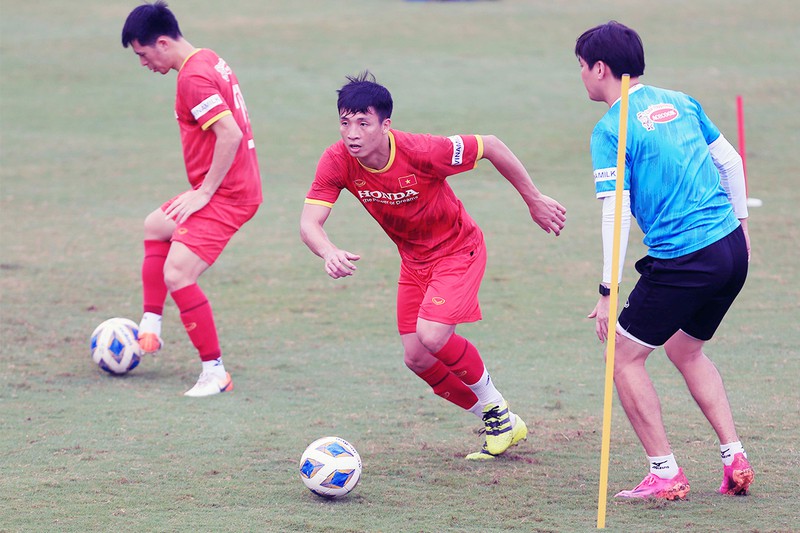Ông Park khổ sở với hàng thủ trục trặc