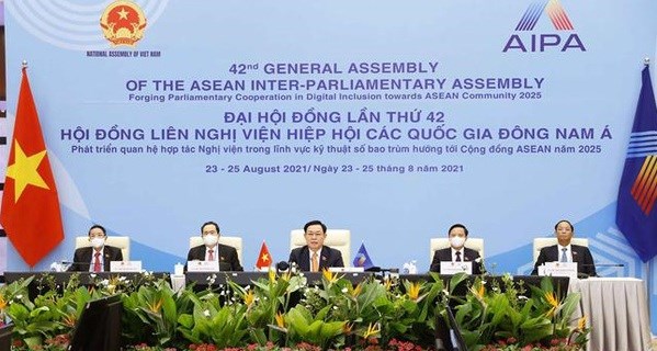Brunei Darussalam lauds Vietnam’s pioneering role in hosting AIPA General Assembly virtually The Vietnamese delegation to the 42nd AIPA General Assembly (Photo: VNA)