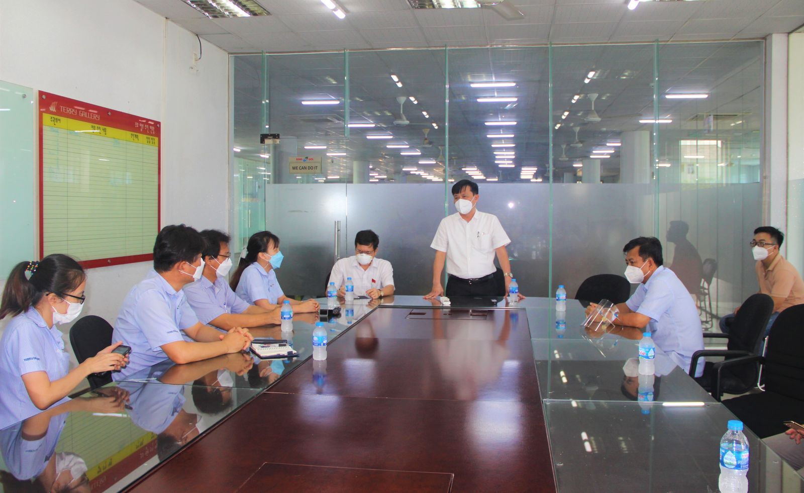 Long An: '3-on-site’ employees supported Provincial leaders work with SongWol Vina Joint Stock Company on implementing