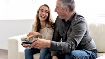 Cách để cha mẹ kết nối với con tuổi vị thành niên Cách để cha mẹ kết nối với con tuổi vị thành niên