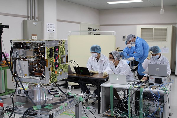 Engineers of Vietnam Space Center (VNSC) designing MicroDragon satellite. (Photo: VNSC)