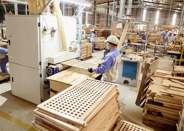 Sản xuất công nghiệp giảm tốc, chịu ảnh hưởng nặng nề từ dịch COVID-19