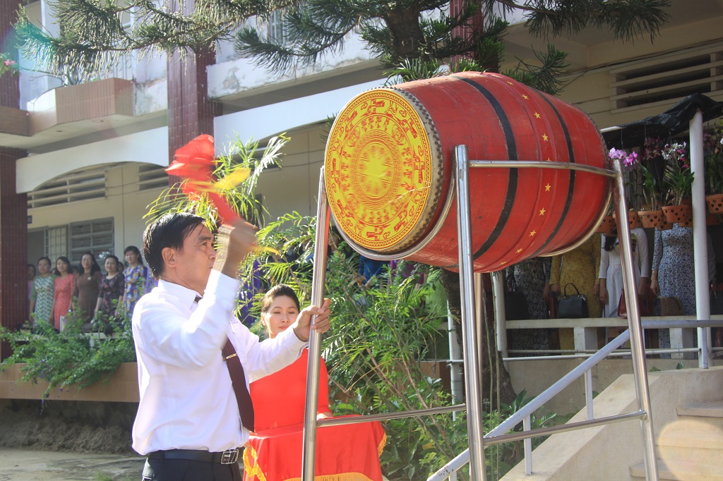Long An: Six localities hold new school-year opening ceremony via Long An Radio and Television Station Still in a dignified and meaningful atmosphere, the opening ceremony of the school-year 2021-2022 will take place in a short time with the ceremony (Illustrative photo)