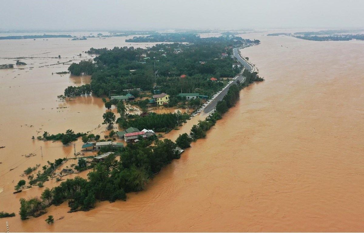 Bão số 5 có thể tốc mái nhà, gây ngập lụt tại 40 huyện ở miền Trung Ảnh chỉ có tính chất minh họa. (Nguồn ảnh: Hồ Cầu/TTXVN)