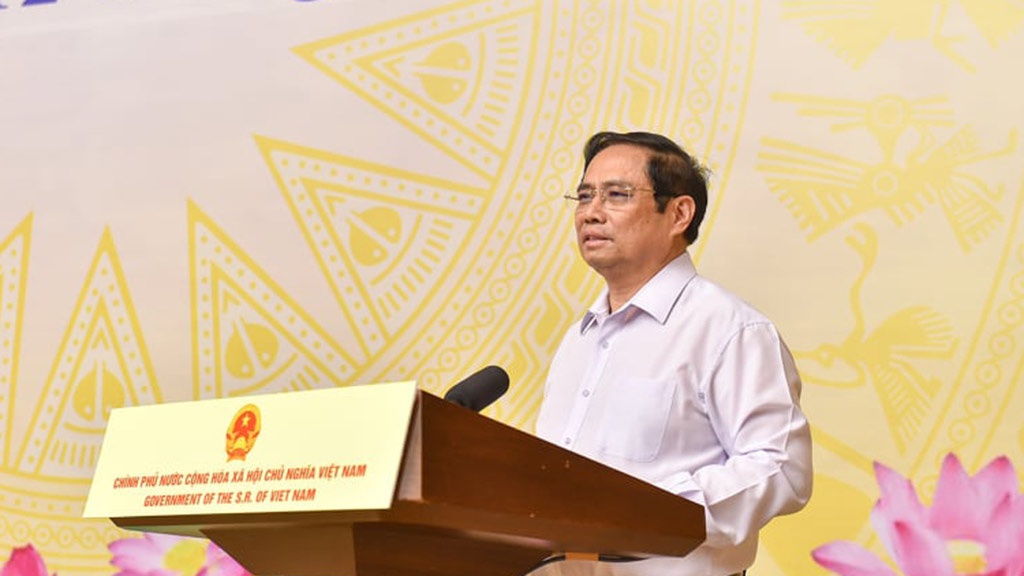 PM launches program ‘Network and computers for students’ PM - Pham Minh Chinh launches the program