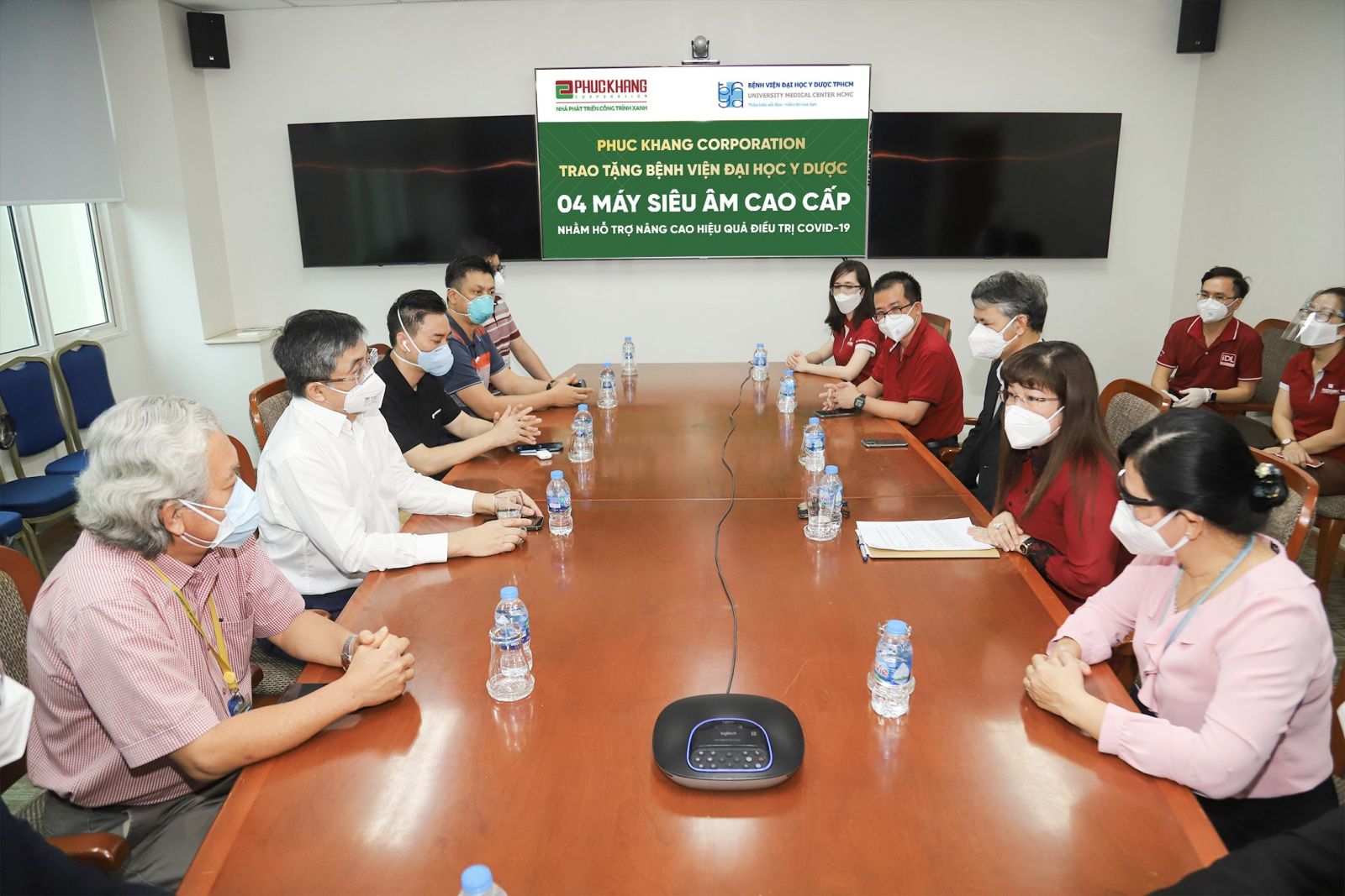 Phuc Khang Corporation tặng máy siêu âm cao cấp cho Bệnh viện Đại học Y Dược TP.HCM