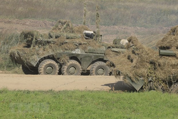 Các lực lượng thiết giáp dự bị xung kích vào mặt trận trong cuộc tập trận Zapad. (Ảnh: Trần Hiếu/TTXVN)