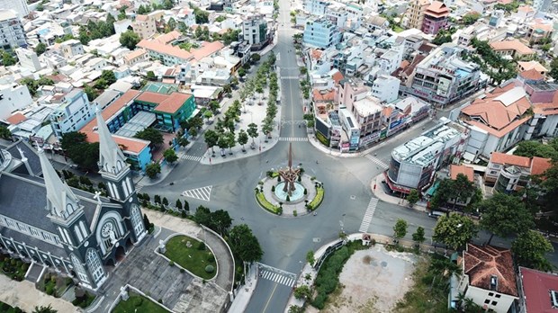 Social distancing measures must be strictly implemented in high-risk areas Empty streets during social distancing in Binh Duong (Photo: VNA)