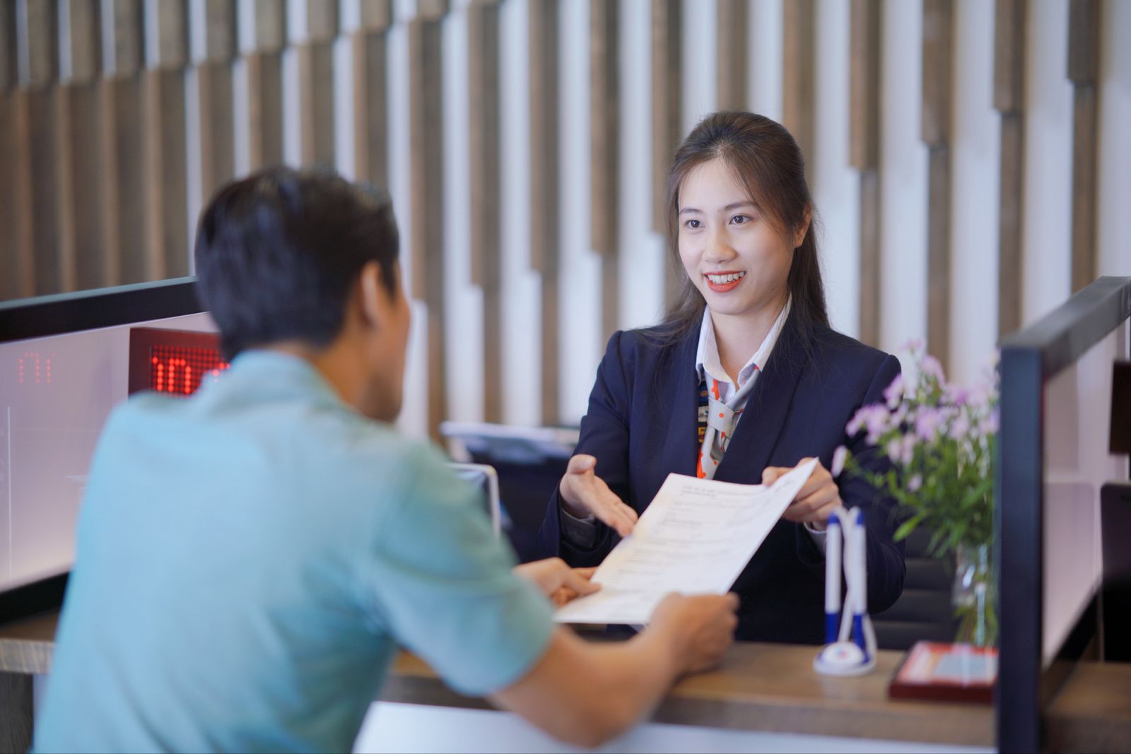 Gia hạn đóng phí bảo hiểm: Giải pháp hỗ trợ khách hàng mùa dịch