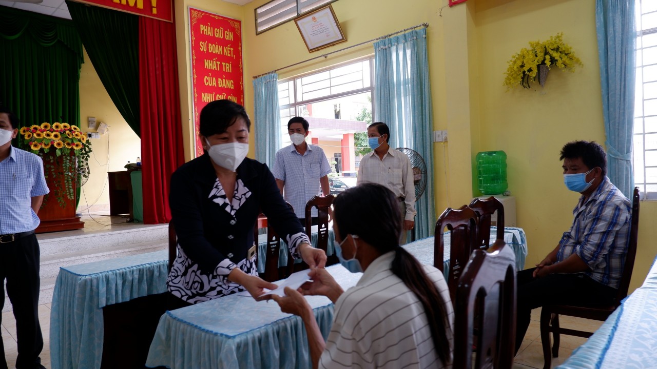 Gần 2 tháng triển khai, thực hiện với tinh thần khẩn trương, quyết liệt, Bảo hiểm xã hội (BHXH) tỉnh đã thực hiện cơ bản các nội dung chính sách hỗ trợ về BHXH, bảo hiểm thất nghiệp (BHTN) và các chính sách hỗ trợ khác theo tinh thần Nghị quyết 68/NQ-CP, ngày 01/7/2021 của Chính phủ và Quyết định 23/2021/QĐ-TTg, ngày 07/7/2021 của Thủ tướng Chính phủ.