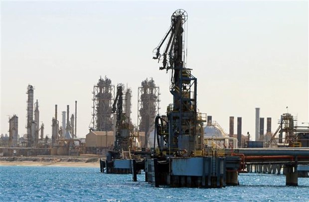 Một cơ sở khai thác dầu ở al-Buraqah (Libya). (Ảnh: AFP/TTXVN)