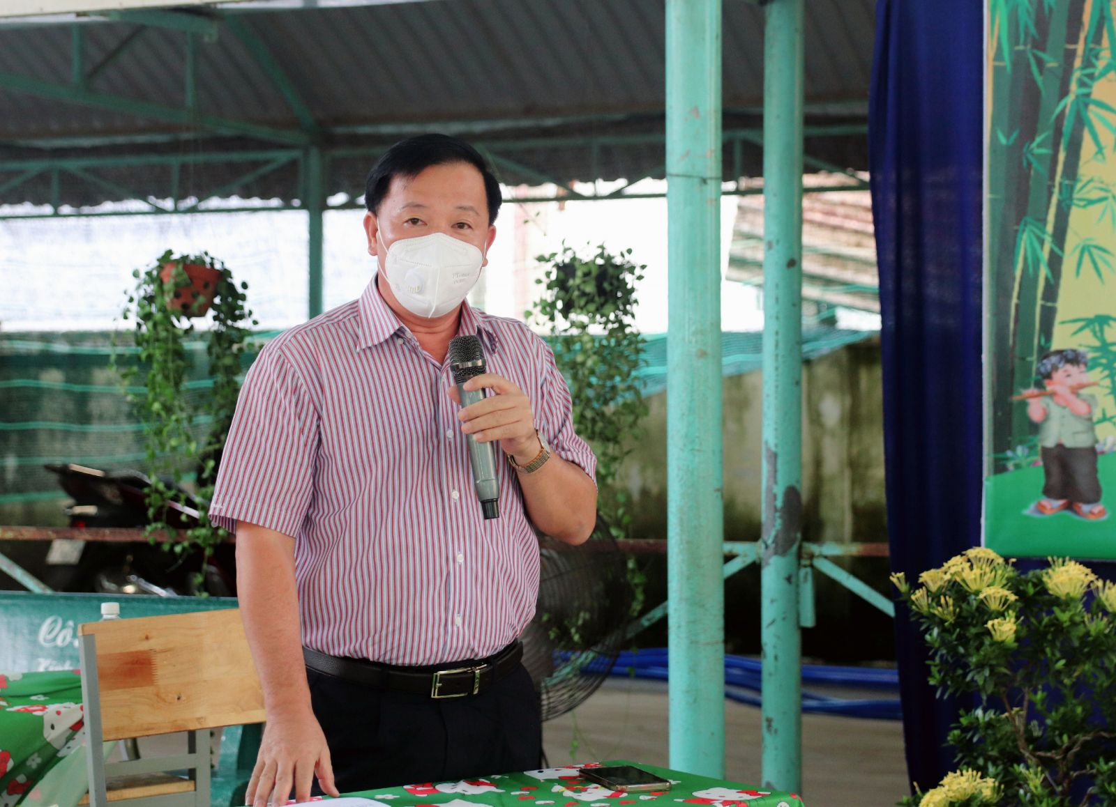 Chairman of the Provincial People's Committee - Nguyen Van Ut visits and presents Mid-Autumn Festival gifts to children Chairman of the Provincial People's Committee - Nguyen Van Ut wishes the children a warm and happy Mid-Autumn Festival with their families