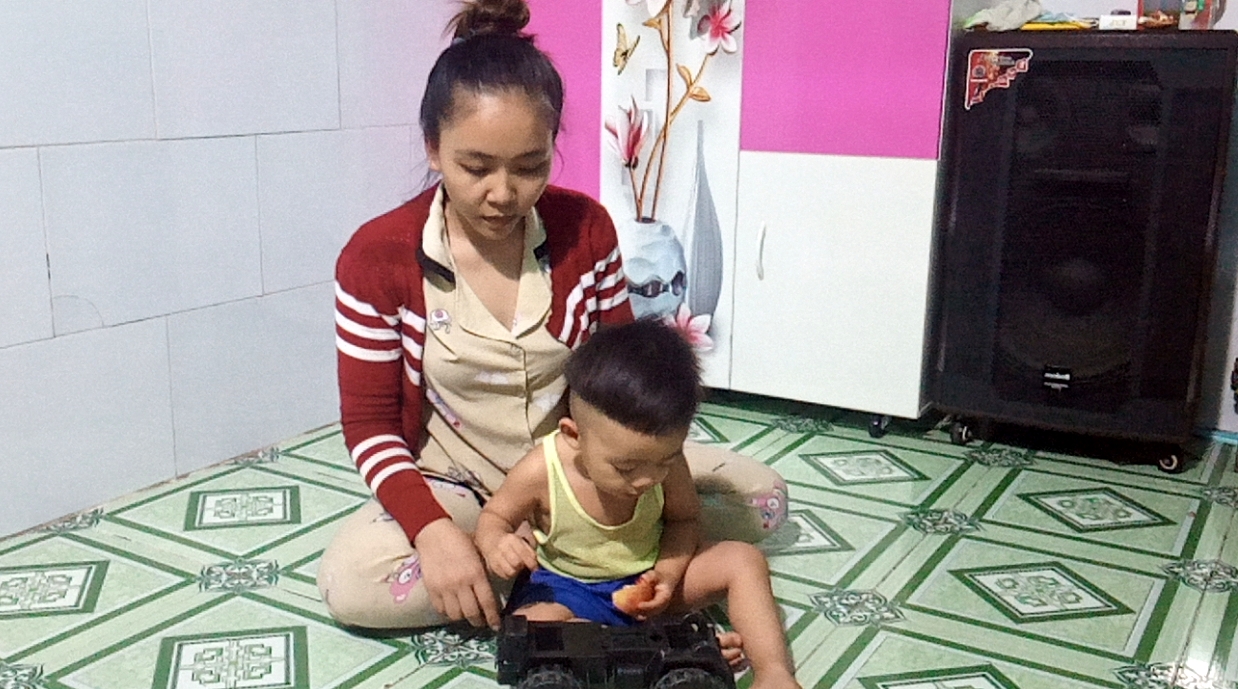 Nhờ sự giúp đỡ của Liên đoàn Lao động tỉnh, gia đình chị Lý Thị Ngọc Huyền giảm phần nào khó khăn