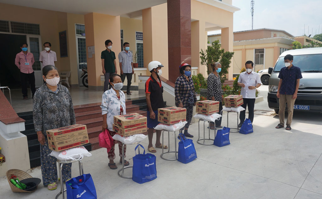 Bí thư Tỉnh ủy kiểm tra công tác phòng, chống dịch Covid-19 tại huyện Bến Lức