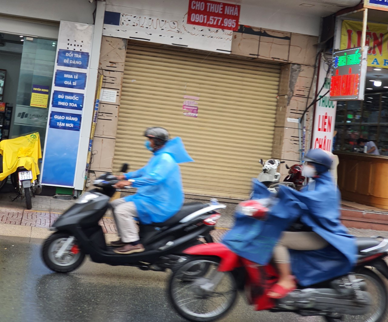 TP.HCM sau ngày 30/9: Đừng nóng vội chen chân ngoài đường kẻo hối không kịp