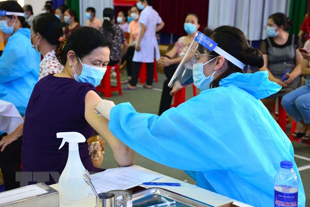 Bộ Y tế: Người dân có thể tiêm 2 mũi vaccine ở địa phương khác nhau
