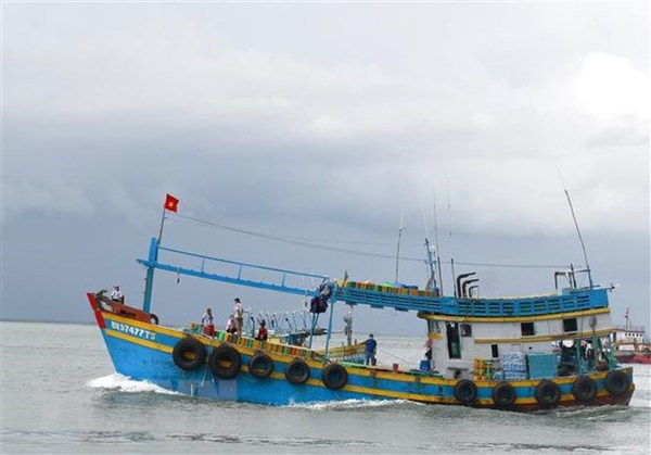 Logistics vessels in Vung Tau have been allowed to carry supplies to fishing vessels operating offshore (Photo: VNA)