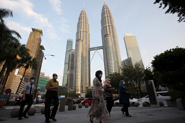 World Bank revises growth forecast for Malaysia The World Bank has revised Malaysia’s economic growth projection to 3.3 percent in 2021, while forecasting a higher economic growth of 5.8 percent in 2022 and 4.5 percent in 2023 for Malaysia.