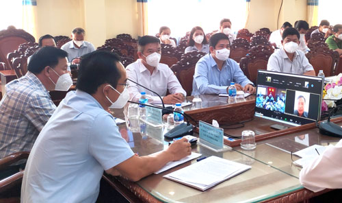 Entering 'new normal', preparing for comprehensive socio-economic recovery Provincial leaders are concerned, conduct online dialogues with enterprises to get ready to resume production