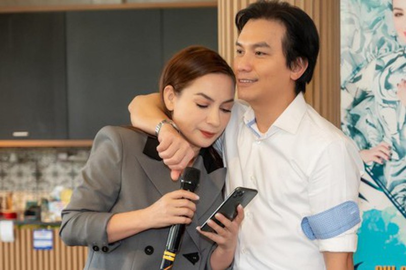 Mạnh Quỳnh và Phi Nhung là bạn thân, cặp đôi ăn ý trên sân khấu được nhiều thế hệ khán giả yêu mến. Ảnh: Facebook Phi Nhung