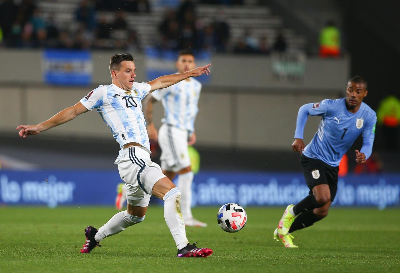 Tuyển Argentina hoàn toàn vượt trội Uruguay. AFP