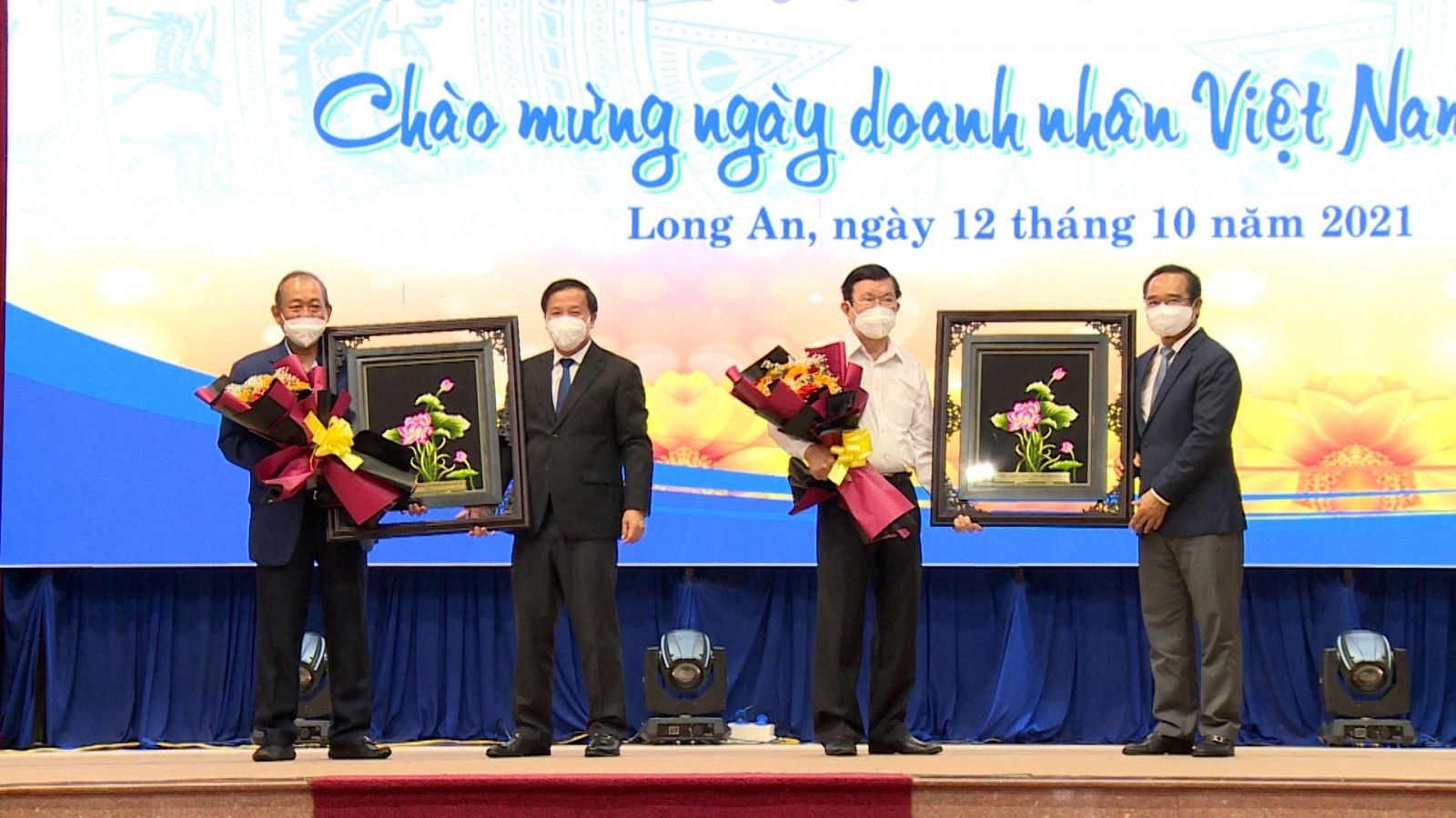 Leaders of Long An province pay tribute to former State President - Truong Tan Sang and former Deputy PM - Truong Hoa Binh