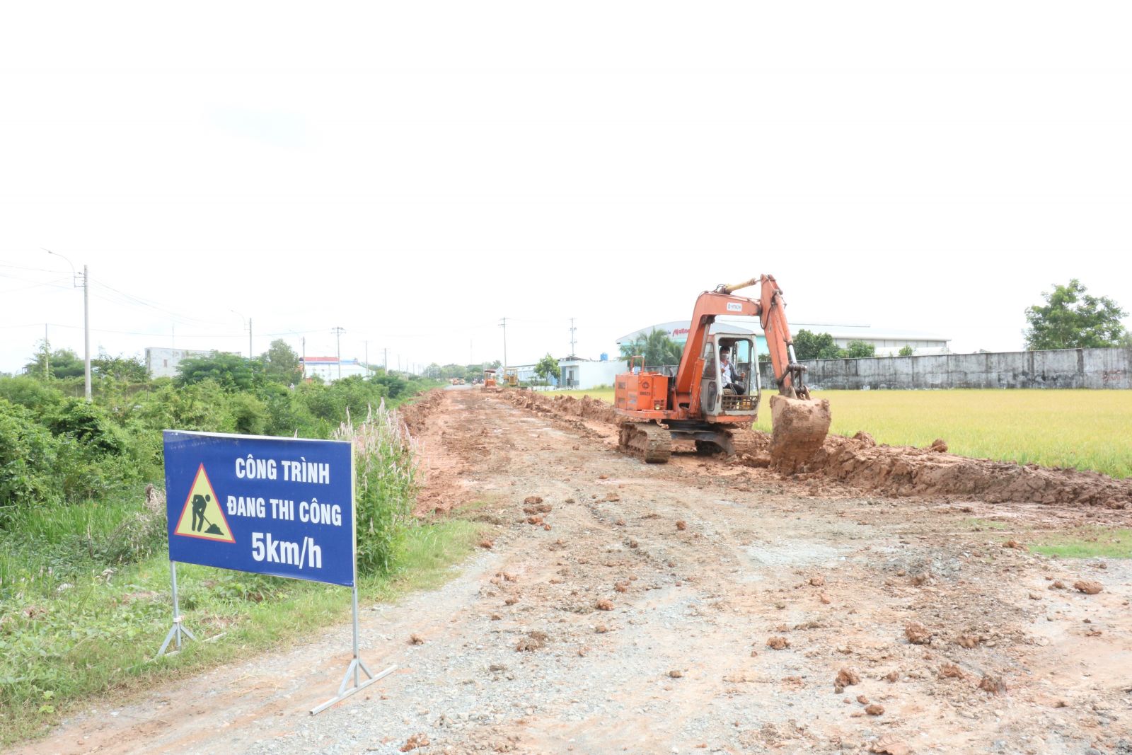 Tập trung đẩy nhanh tiến độ các dự án Công trình đường cặp kênh Basa duy trì 4 mũi thi công