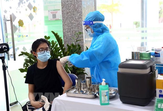 Chủ động vaccine, thuốc điều trị để trở lại 'bình thường mới'