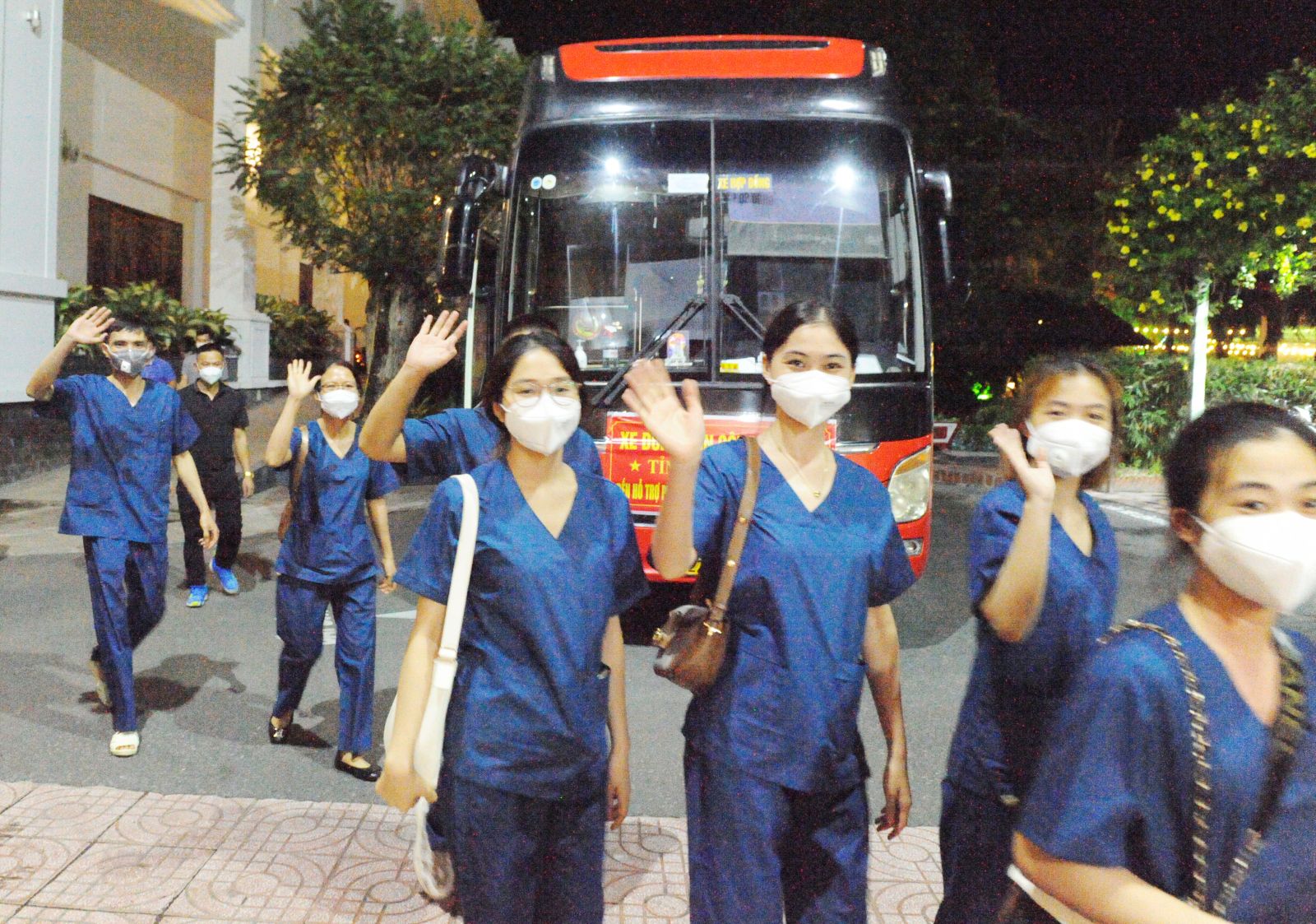 Healthcare officials of Bac Giang province support Long An to fight against the epidemic