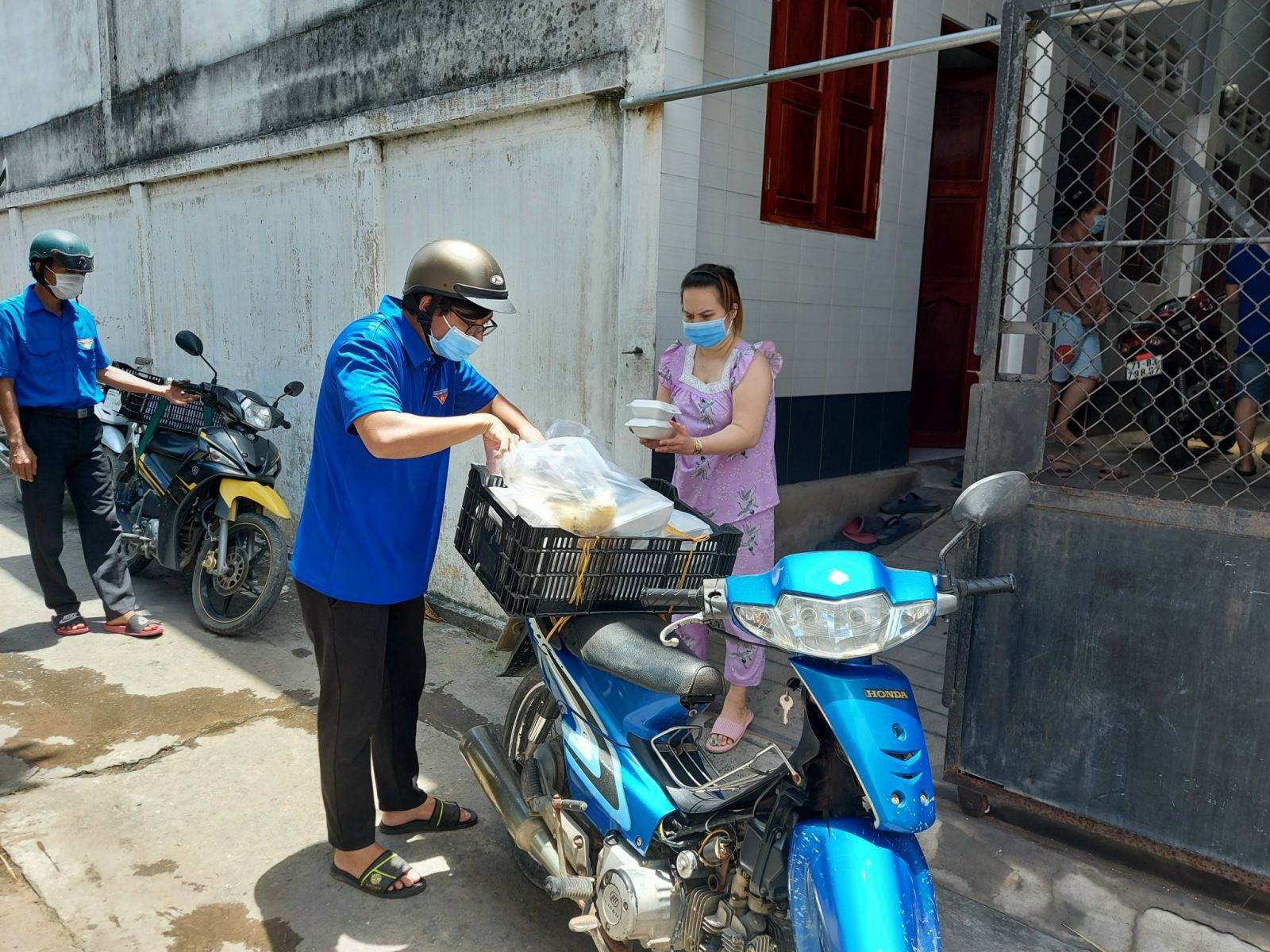 Volunteers provide food, foodstuffs and essential necessities to the people