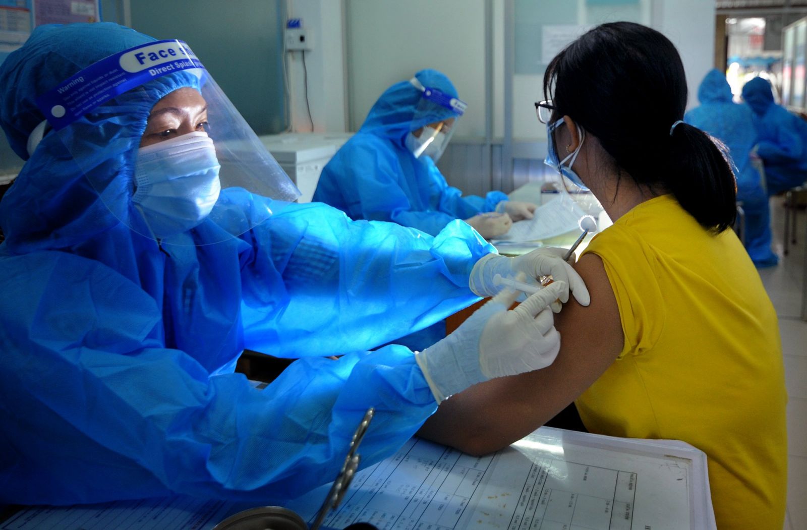 Among 8 provinces and cities with vaccination rates over 90 percent of the nation, Long An and Ho Chi Minh City are the two localities with the highest coverage of shot 2, Long An also leads the Mekong River Delta region about vaccination rates