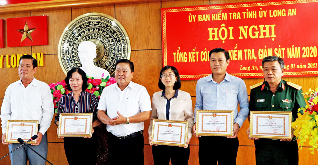 Không có vùng cấm, ngoại lệ, không nhẹ trên, nặng dưới để giữ vững kỷ luật, kỷ cương của Đảng