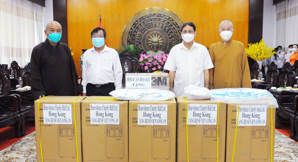 Long An: Oxygen ventilators and medical masks received to prevent and control Covid-19 epidemic Medical supplies are delivered to hospitals for treating Covid-19 patients in the province
