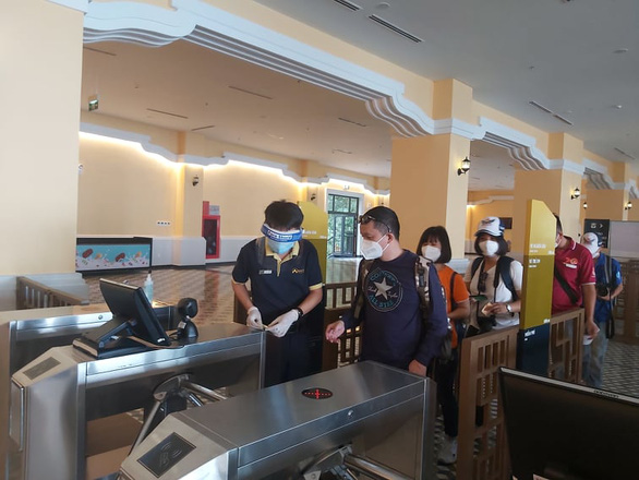 Những du khách TP.HCM đầu tiên 'check-in' Tây Ninh sau giãn cách