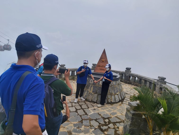 Những du khách TP.HCM đầu tiên 'check-in' Tây Ninh sau giãn cách