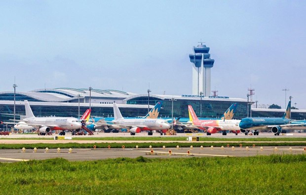 Transport Ministry proposes easing conditions for air, railway passengers The Ministry of Transport has built plans on restoring domestic flights in the period from October 21 – November 30 (Photo: VNA)
