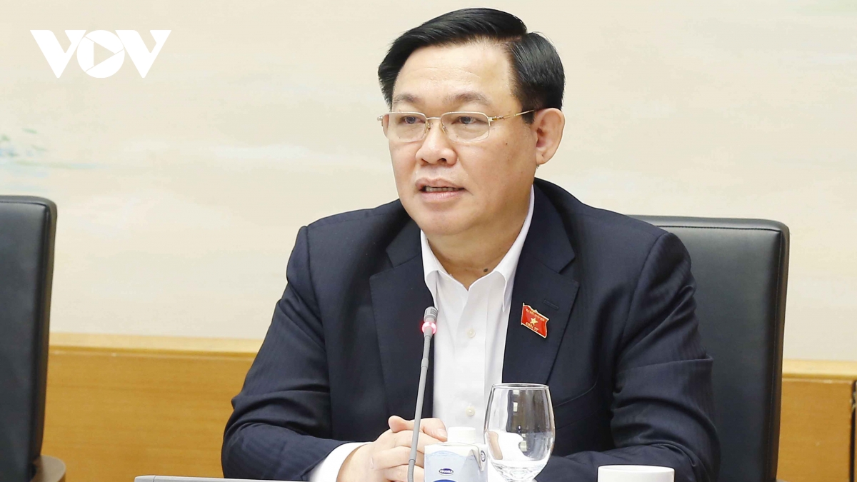 Chủ tịch Quốc hội Vương Đình Huệ phát biểu ý kiến.