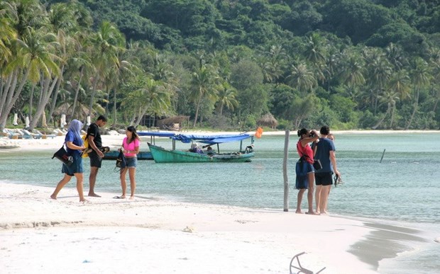 Phó Thủ tướng: Phục hồi hoạt động du lịch đảm bảo an toàn, khoa học Bãi Sao (Phú Quốc) là địa chỉ thu hút du khách quốc tế. (Ảnh: Trường Giang/TTXVN)