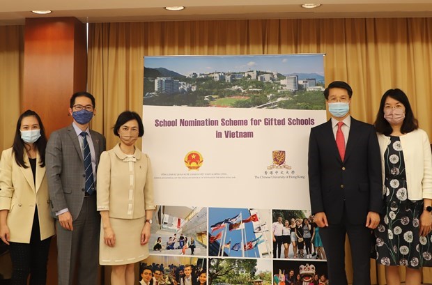 Chinese University of Hong Kong provides 30 scholarships for Vietnamese students During the 2022-2023 academic year, CUHK will grant 30 fully-funded scholarships worth about 98,000 USD to Vietnamese students. (Photo: VNA)