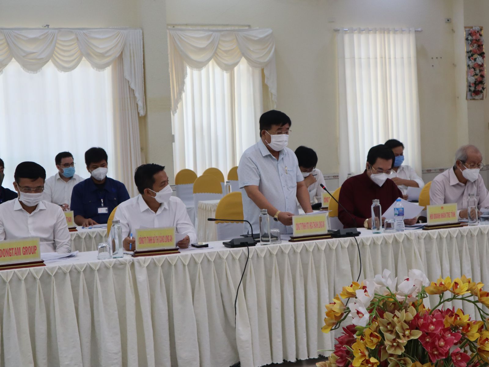 Long An People's Committee meets, dialogues to solve enterprises’ difficulties and obstacles On behalf of the Provincial Business Association, Vice Chairman of the Association - Vo Thanh Tu proposes many contents