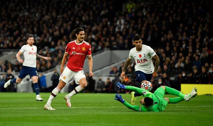 Solskjaer hết lời ngợi khen Cavani và Scott McTominay